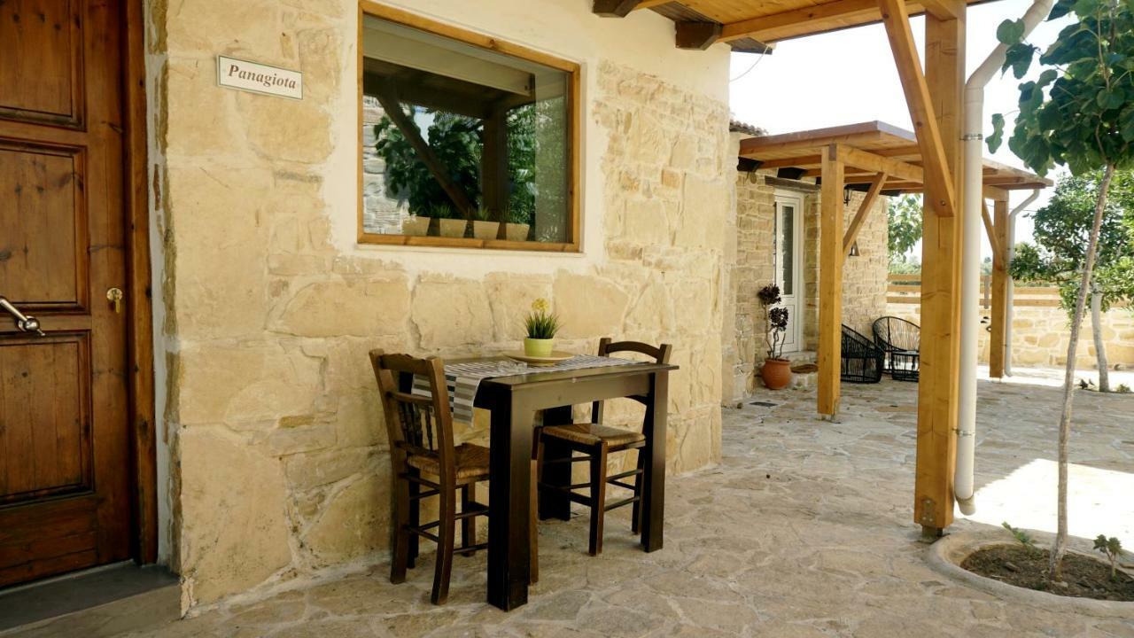 Studio Panagiota - Oasis Holiday Houses Kokkinos Pirgos Exterior foto